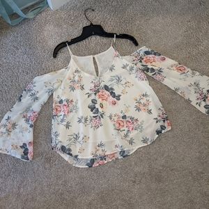 Cold shoulder flowy top